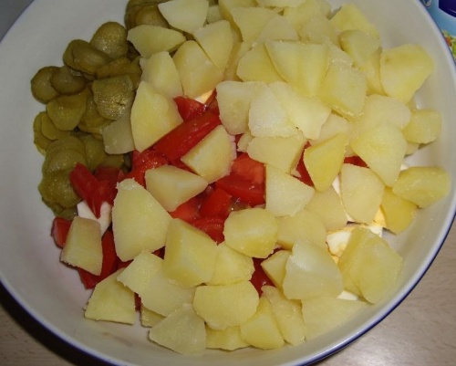 Салат из ветчины и картофеля